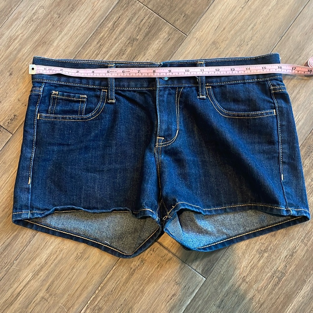 Old Navy 3” Diva Jean shorts Size 4